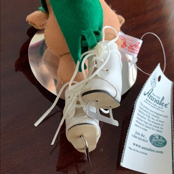 Annalee 8” Bear-ly Skating Figurine - Picture 3 of 7